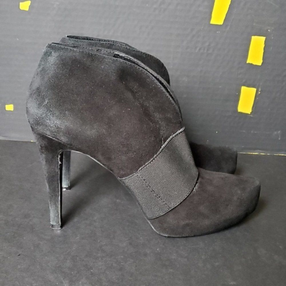 Gianni Bini Black Suede Pumps - Picture 5 of 9